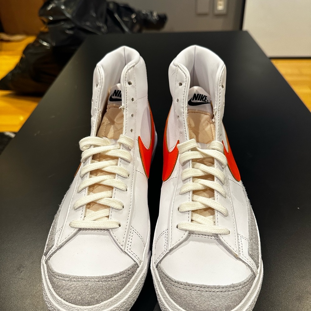 Nike Blazers - Picture 2 of 7